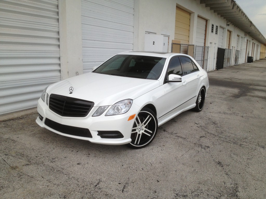 Mercedes Benz E350 Chrome Delete and Gloss Black Roof Wrap 1