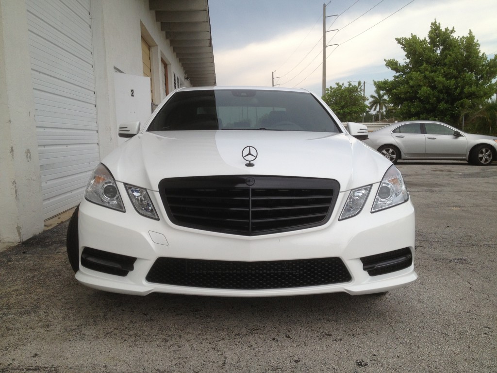 Mercedes Benz E350 Chrome Delete and Gloss Black Roof Wrap