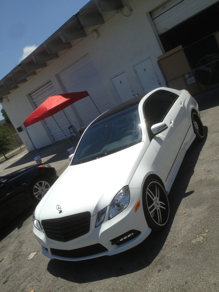 Mercedes Benz E350 Chrome Delete and Gloss Black Roof Wrap 4