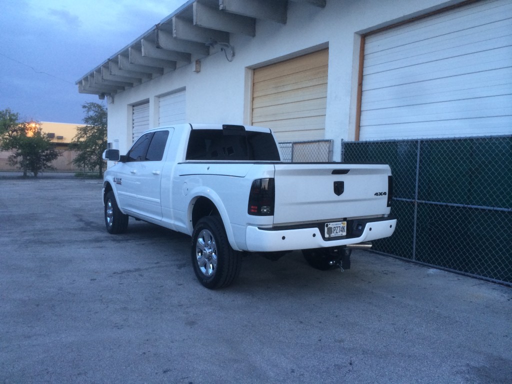 dodge 2500 white 2